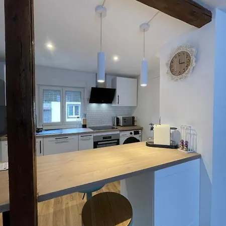 « a Deux Pas De La Petite Venise »