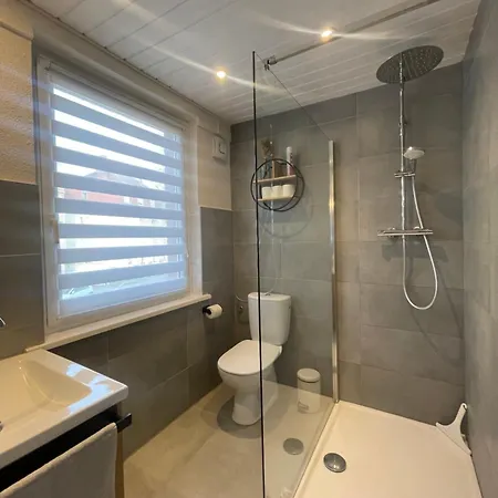 « a Deux Pas De La Petite Venise »