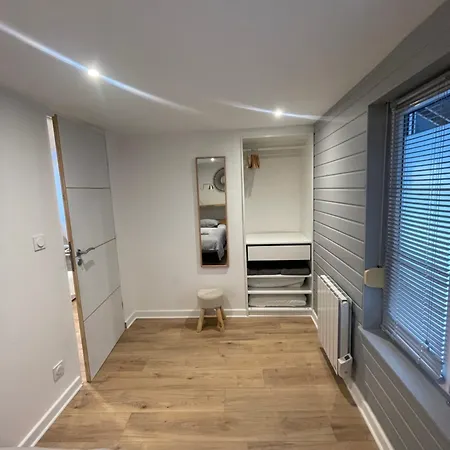 « a Deux Pas De La Petite Venise » דירה *